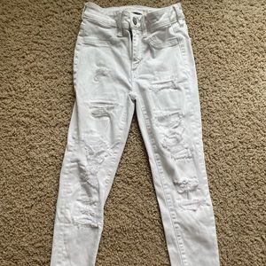 American Eagle White ripped skinny Jeans size: 2